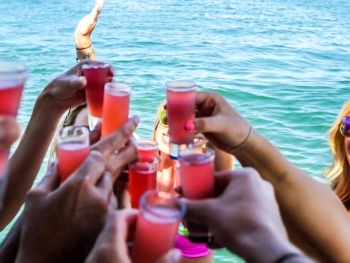 Why Concierge-Level Yacht Charters Are Replacing Traditional Miami Vacations image